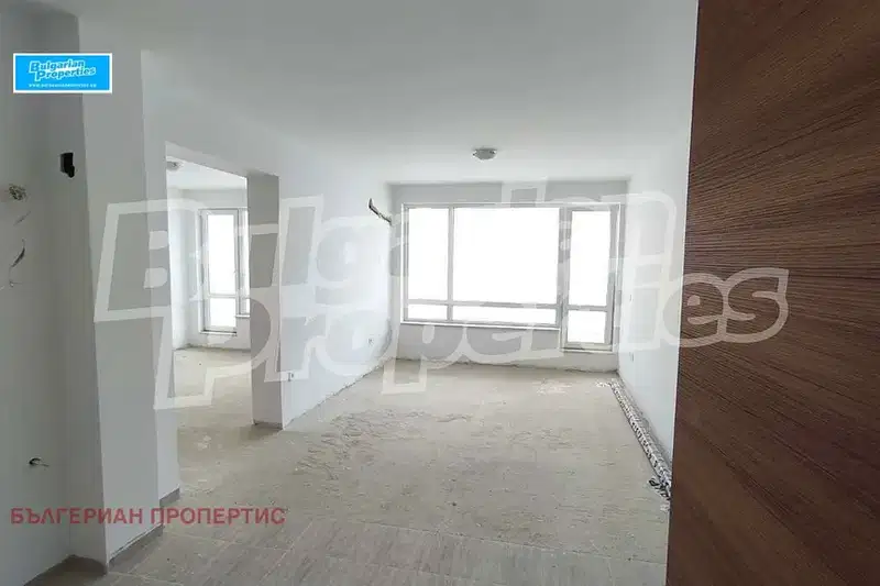 Тристаен апартамент във Варна, Бяла