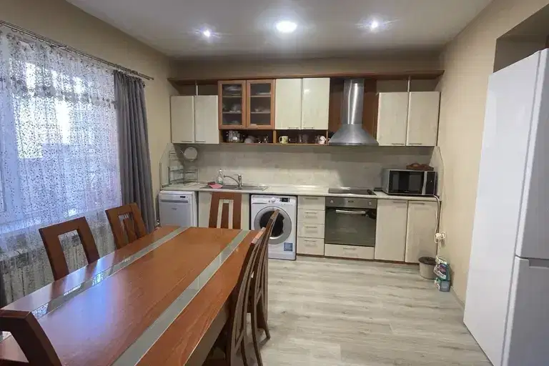Многостаен апартамент в Плевен, Широк център