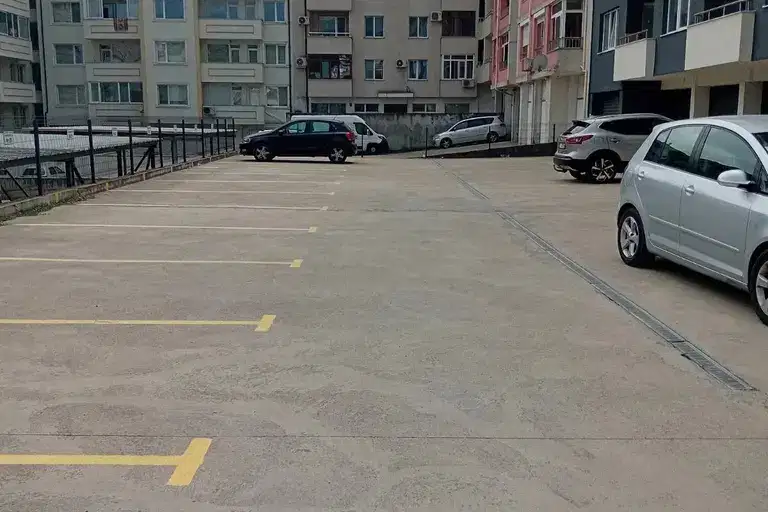 Garage/Parking in Kyrdjali, Vyzrojdenci
