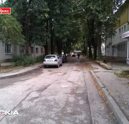 Снимка 2 — Бизнес имот в Перник, Център