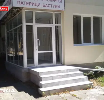 Снимка 4 — Бизнес имот в Перник, Център