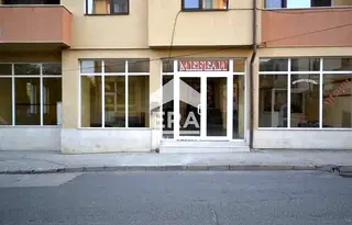 Магазин в Хасково, Любен Каравелов
