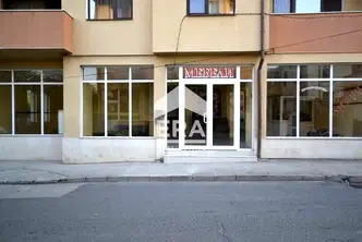 Магазин в Хасково, Любен Каравелов