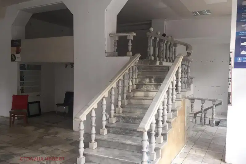 Магазин в Русе, Широк център