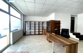 Магазин в Благоев, Широк център