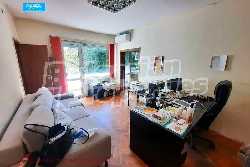 Office in Burgas, Centyr