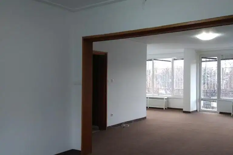 Офис в София, Изток