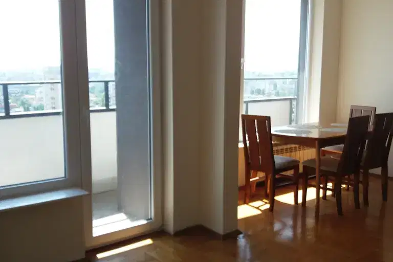 Тристаен апартамент с тераса в кв. Изток, София