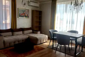 Тристаен апартамент в Шумен, Пазара