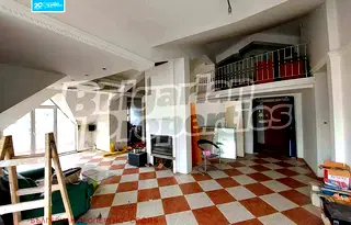 Многостаен апартамент в София, Белите брези