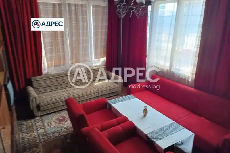 Многостаен апартамент в Раз, Варош