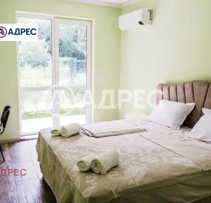 Снимка 3 — Двустаен апартамент във Варна, Галата