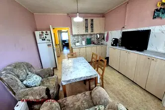 Двустаен апартамент в Перник, Изток