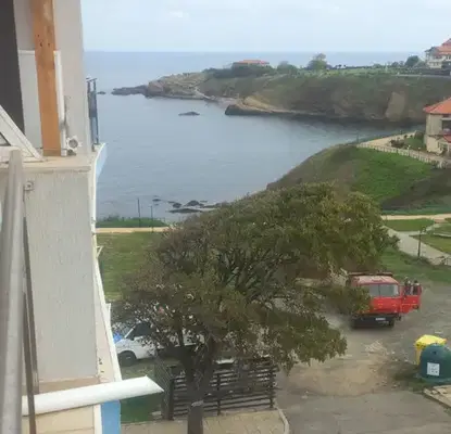 Снимка 2 — Двустаен апартамент с гледка море в Ахтопол