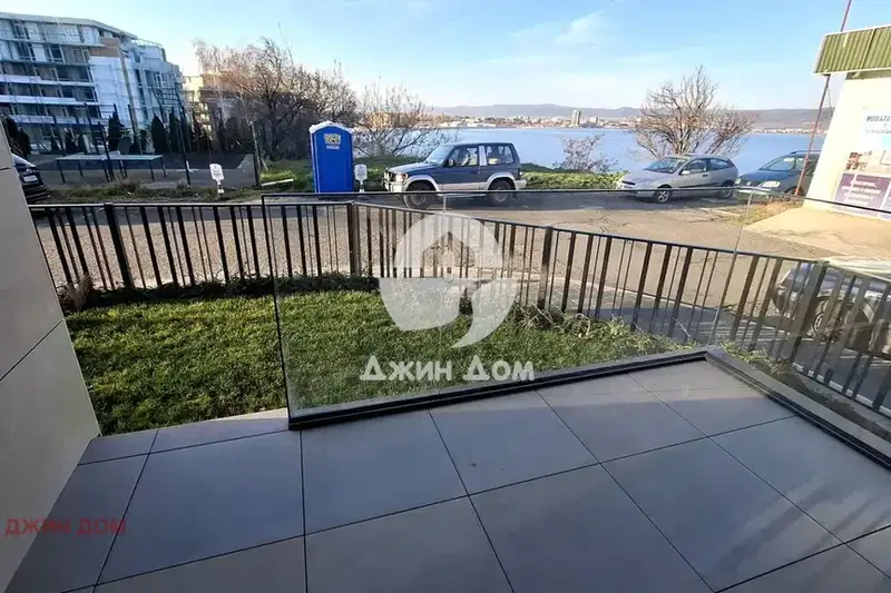 Двустаен апартамент в Бургас, Несебър