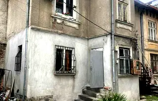 Етаж от къща в София, Център