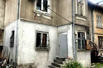 Етаж от къща в София, Център