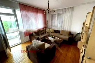 Етаж от къща в Пловдив, Прослав
