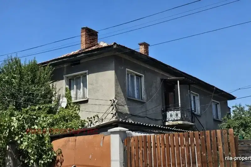 Етаж от къща в София, Костенец