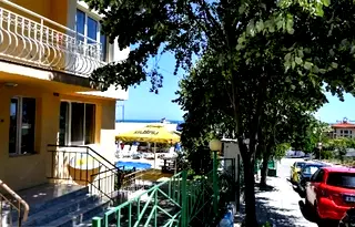 Хотел във Варна, Бяла
