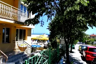 Хотел във Варна, Бяла
