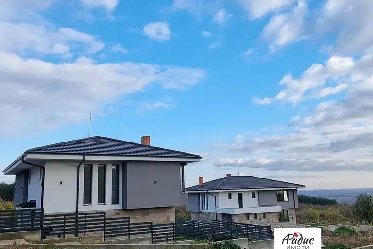 House in Студентско че