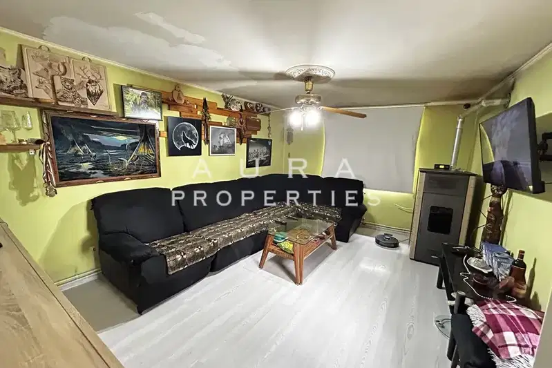 House in Raz, Beli Lom