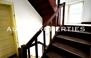 Къща в Раз, Център