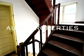 Къща в Раз, Център