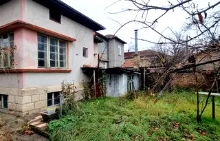 Къща в Раз, Варош