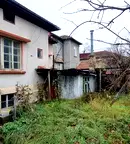 Къща в Раз, Варош