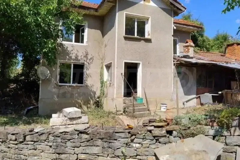 House in Oblast Lovech, Aprilci