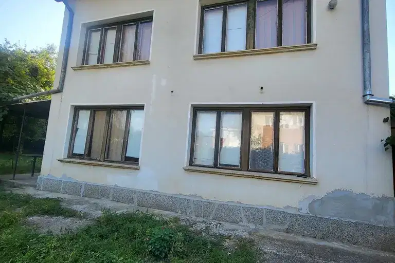 House in Oblast Lovech, Aprilci