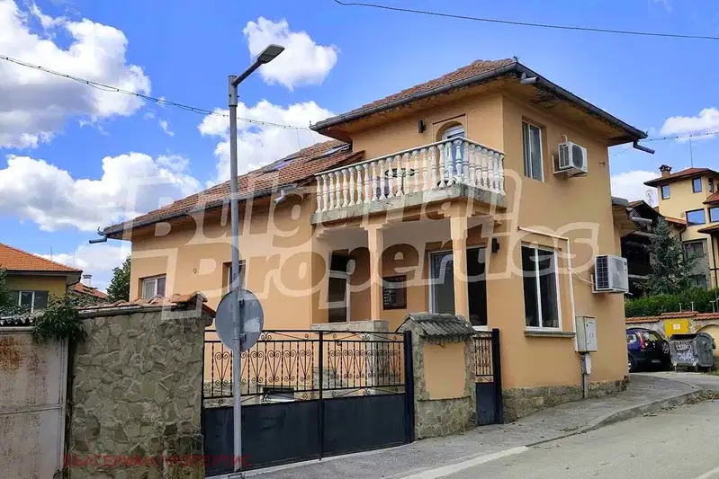 House in Oblast Lovech, Aprilci