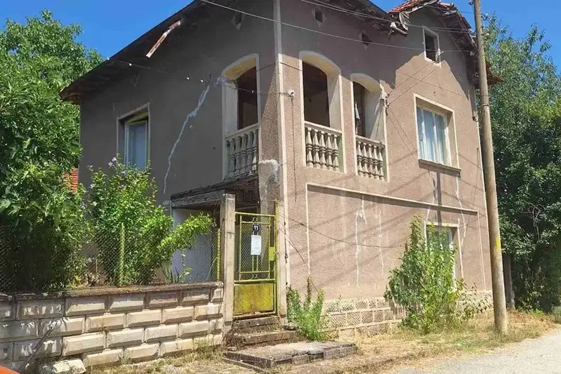 Къща в Ловеч, с. Пещерна