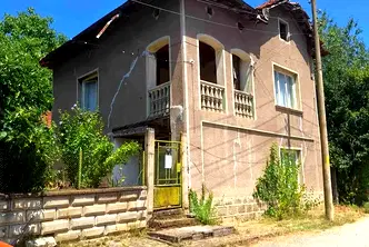 Къща в Ловеч, с. Пещерна