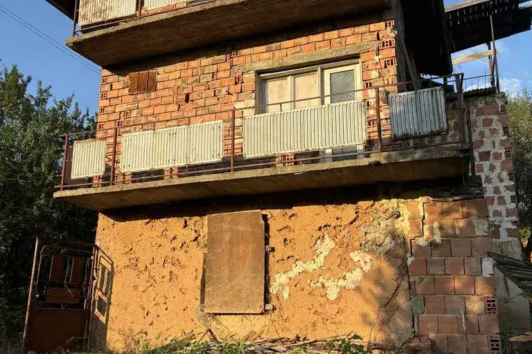 Къща 3-стаен в с. Зелениград с панорамна гледка