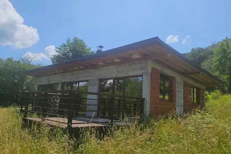 House in област София, Pravec