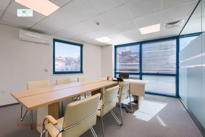 Office in Sofiya, Centyr