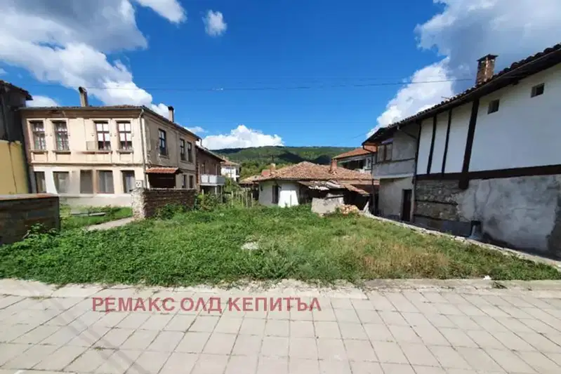Парцел във Велико Търново, Елена
