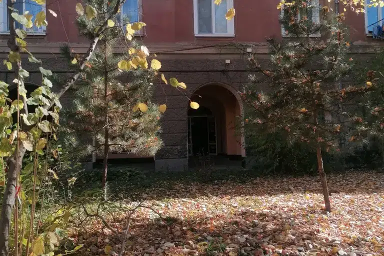 Промишлена сграда в Перник, Център