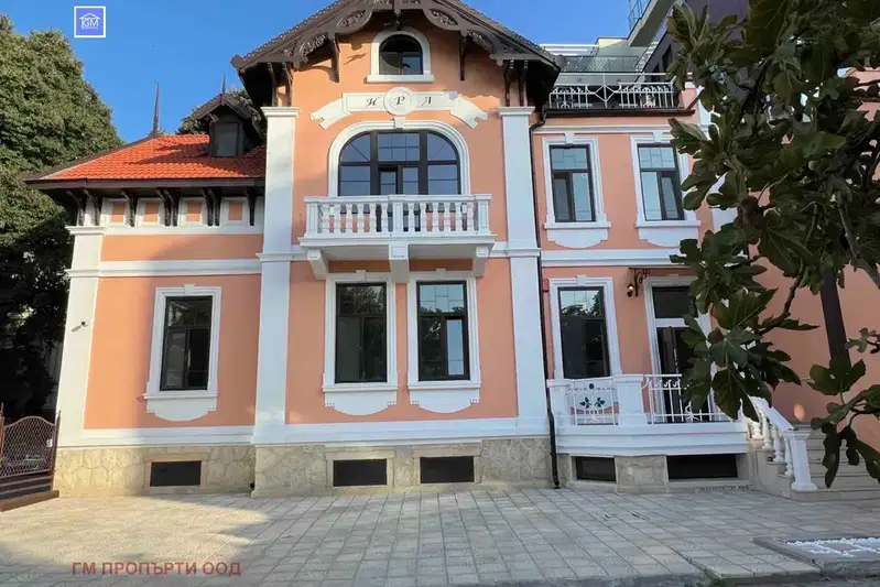 Industrial Building in Varna, Centyr