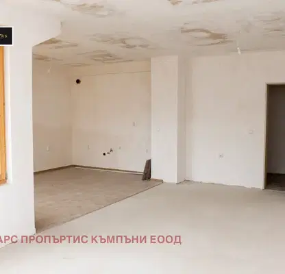 Снимка 3 — Просторен 3-стаен апартамент с две тераси в Център, Варна