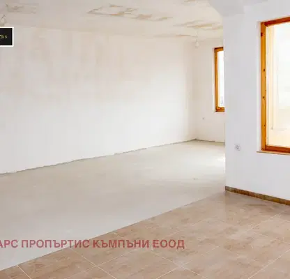 Снимка 4 — Просторен 3-стаен апартамент с две тераси в Център, Варна