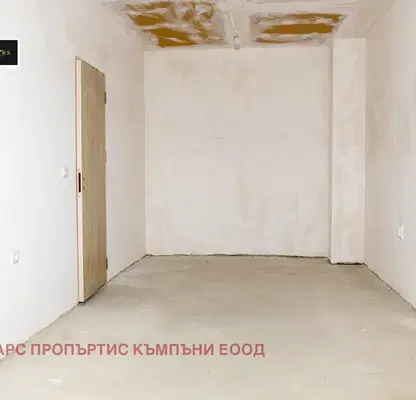 Снимка 5 — Просторен 3-стаен апартамент с две тераси в Център, Варна