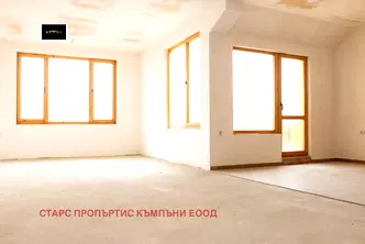 Просторен 3-стаен апартамент с две тераси в Център, Варна