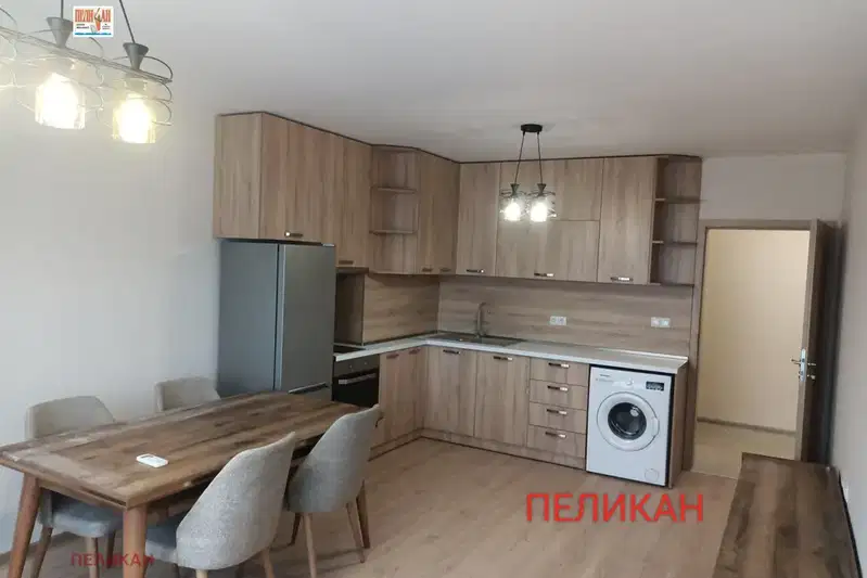 Тристаен апартамент във Велико Търново, Център