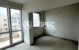 Тристаен апартамент в София, Дианабад