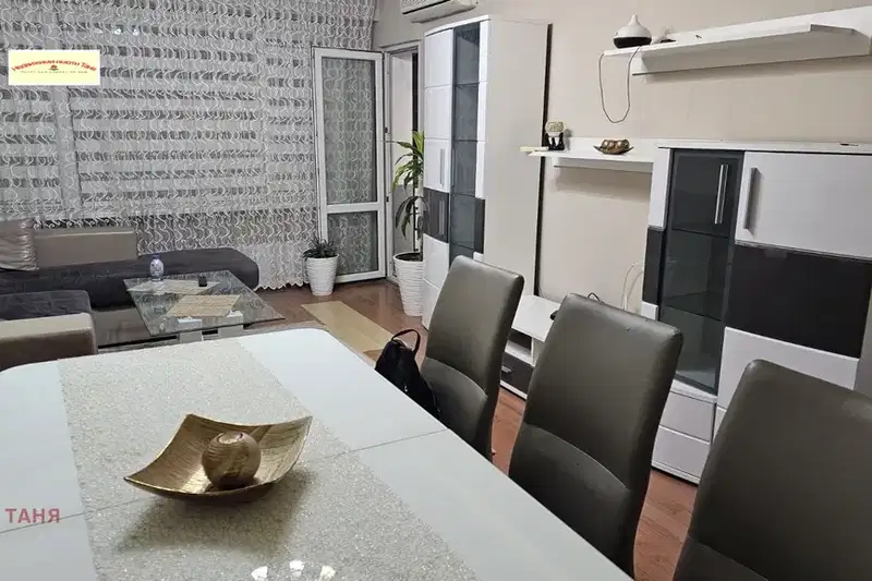Тристаен апартамент в Перник, Изток