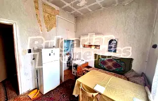 Тристаен апартамент в Перник, Изток